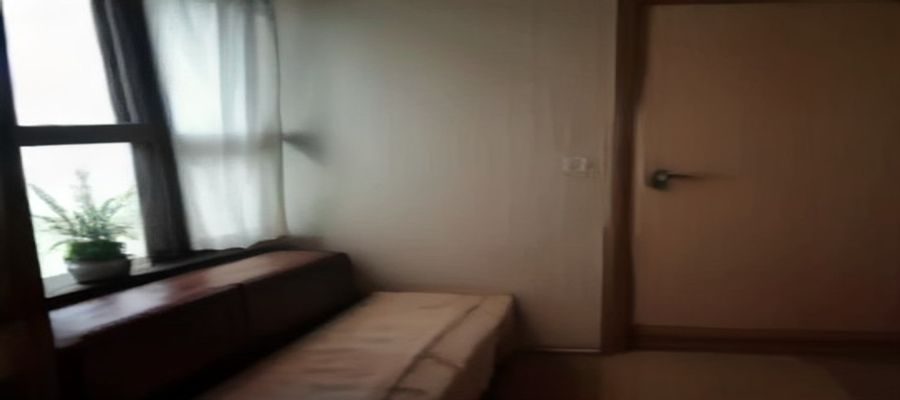 老王论坛当老王社区运营数据全景图，展示注册用户数、月活跃率、日均发帖量等核心指标，黑金配色信息面板风格